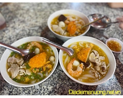 Quán Bánh Canh Cua Ngon Khu Tên Lửa