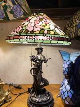 Giao lưu e đèn tiffany hoạ tiết hoa leo