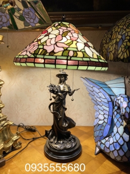 Giao lưu e đèn tiffany hoạ tiết hoa leo