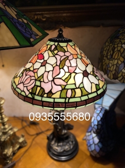Giao lưu e đèn tiffany hoạ tiết hoa leo