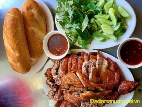 Vịt Cỏ Nướng Nguyên Nguyễn - Tiệm Vịt Nướng Ngon Quận 7