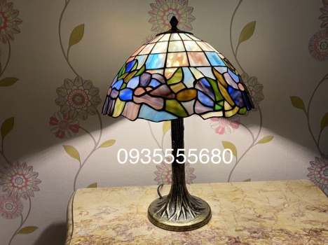 Giao lưu em đèn bàn hoạ tiết hoa lan tím