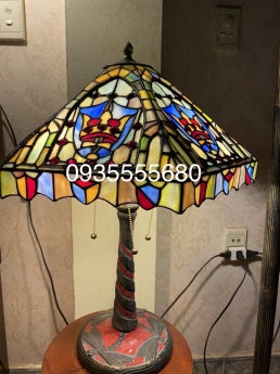 Giao lưu e đèn tiffany hoạ tiết cổ của pháp