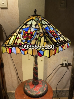 Giao lưu e đèn tiffany hoạ tiết cổ của pháp
