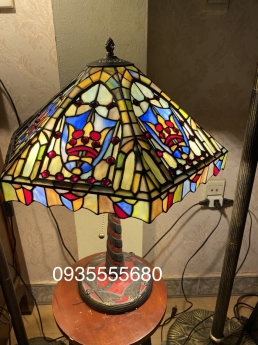 Giao lưu e đèn tiffany hoạ tiết cổ của pháp