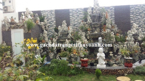 Tiểu cảnh sân vườn trang trí bằng đá suối tự do