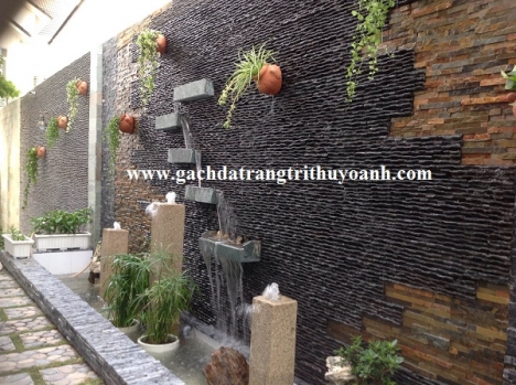 Tiểu cảnh sân vườn trang trí bằng đá suối tự do