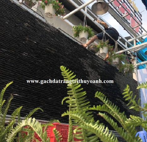 Tiểu cảnh sân vườn trang trí bằng đá suối tự do