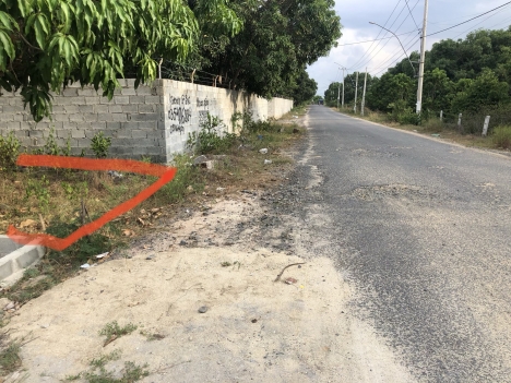 Bán gấp lô đất Cực rẻ đối diện trường trung cấp nghề Cam Lâm full, thổ đường nhựa 13m LH Mr Hải