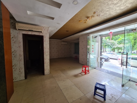 Chính chủ cho thuê nhà mặt phố 76A Nguyễn Du, quận Hai Bà Trưng, Hà Nội