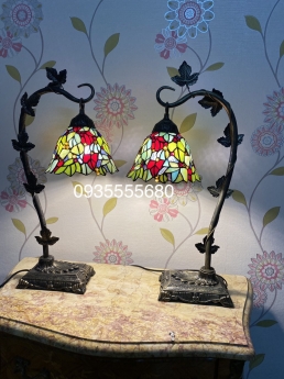 Đèn bàn tiffany họa tiết hoa leo rủ