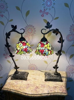 Đèn bàn tiffany họa tiết hoa leo rủ