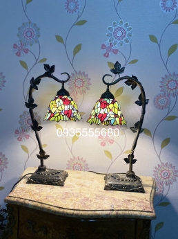 Đèn bàn tiffany họa tiết hoa leo rủ