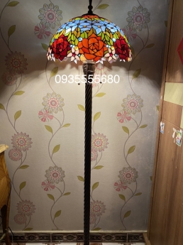 Đèn sàn tiffany họa tiết hoa hồng