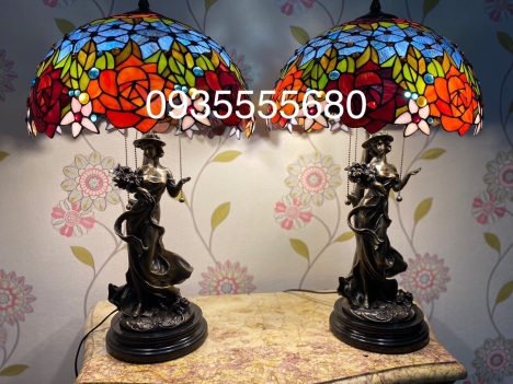 Nay em giao lưu đôi hoa hồng đỏ cho cả tháng cùng đỏ!
