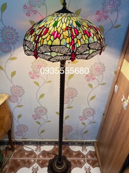 Giao lưu em đèn sàn tiffany hoạ tiết chuồn chuồn
