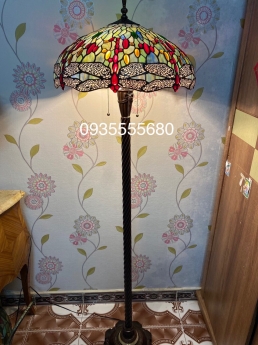 Giao lưu em đèn sàn tiffany hoạ tiết chuồn chuồn