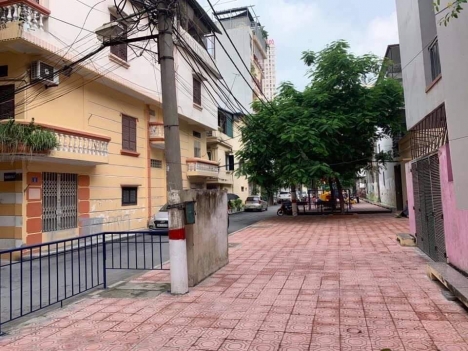 Bán nhà lô góc ba mặt thoáng tại Phố Hoa Bằng, Quận Cầu Giấy, Hà Nội.