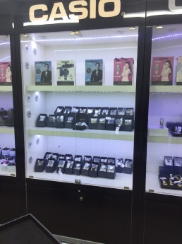 Thanh lý tủ gỗ đựng đồng hồ Casio, Orient còn mới tại Hà Nội