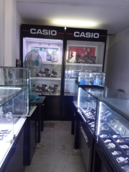 Thanh lý tủ gỗ đựng đồng hồ Casio, Orient còn mới tại Hà Nội