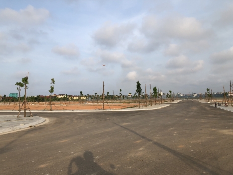 Đất quốc lộ - đường tránh lũ TT hành chính H. Quảng Ninh