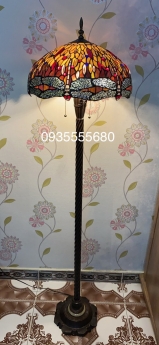 Giao lưu em đèn tiffany hoạ tiết chuồn cam