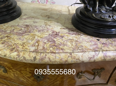 Giao lưu em kệ mặt đá hàng âu