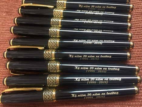 Bút kim loại khắc logo - Quà tặng bền bỉ song hành cùng thời gian