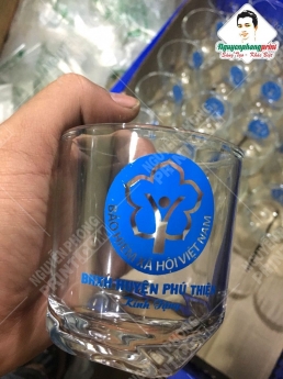 Ly thủy tinh quà tặng - Nguyễn Phong Print
