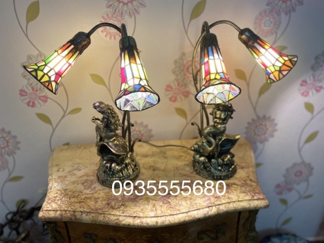 Giao lưu em đèn tiffany hoạ tiết hoa loa kèn kết hợp tượng nàng tiên cá