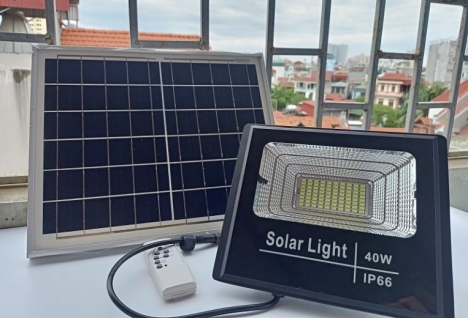 Đèn LED pha Năng Lượng Mặt Trời 40W