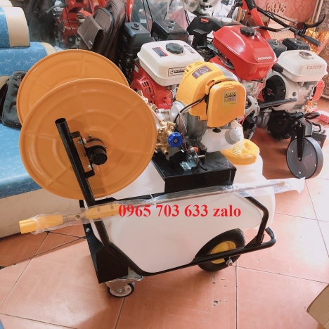 Xe phun thuốc, máy phun thuốc đẩy tay siêu tiện lợi Yikito Japan GX35 chạy xăng.