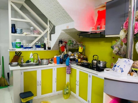 NP 1031 Nhà đẹp 5 tầng Quận 1, gần mặt tiền đường, nở hậu, giá tốt hàng ngộp