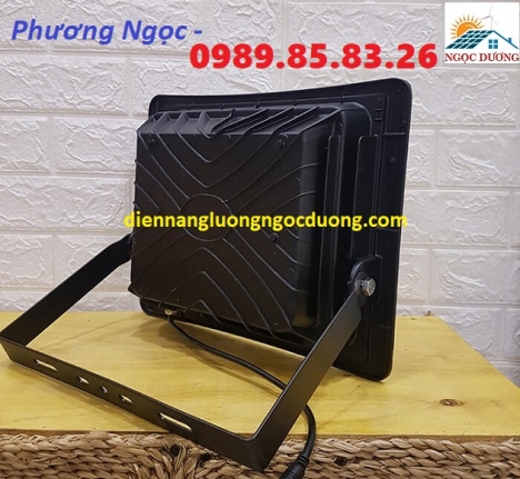 Đèn LED pha năng lượng mặt trời 200W,đèn chiếu sáng 200W năng lượng mặt trời