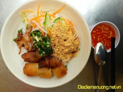 Bún Thịt Nướng Trâm Quận 4