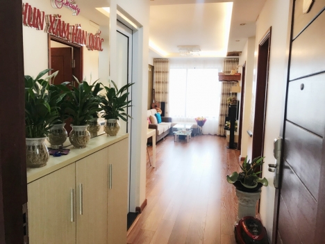 Bán căn hộ 66.8m2 tòa A1 Green Stars, ban công Đông Bắc, full nội thất, giá 2 tỷ