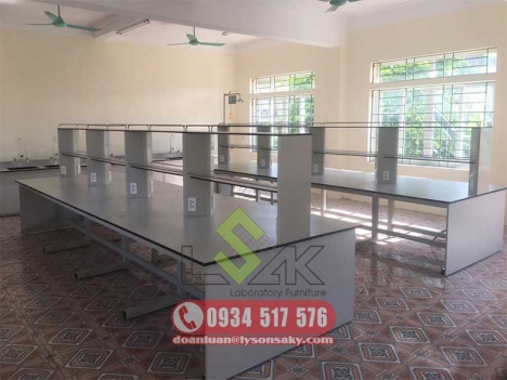 Bàn thí nghiệm trường học