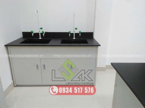 Bàn thí nghiệm có bồn rửa