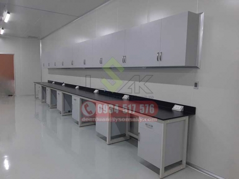 Kệ treo tường phòng thí nghiệm