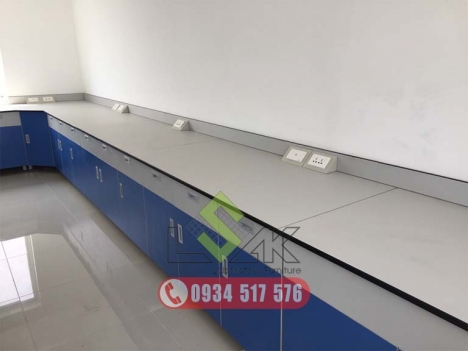 Bàn thí nghiệm áp tường
