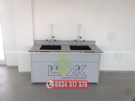Bàn thí nghiệm có bồn rửa