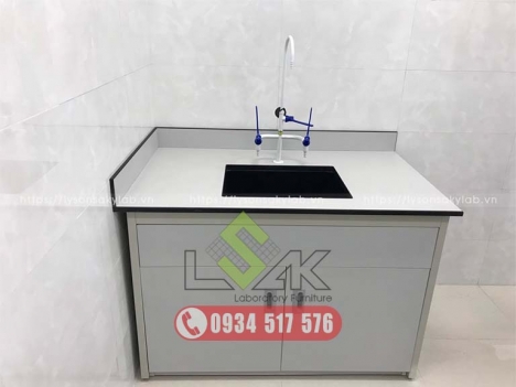 Bàn thí nghiệm có bồn rửa