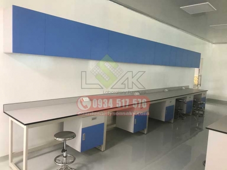 Kệ treo tường phòng thí nghiệm