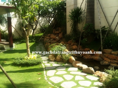 Đá thớt sân vườn, đá thớt tự nhiên bước đi