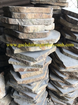Đá thớt sân vườn, đá thớt tự nhiên bước đi