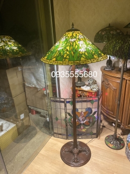 Giao lưu em đèn sàn tiffany xuất xứ Mỹ độc lạ