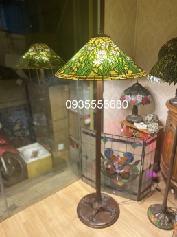 Giao lưu em đèn sàn tiffany xuất xứ Mỹ độc lạ