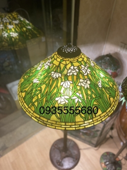 Giao lưu em đèn sàn tiffany xuất xứ Mỹ độc lạ