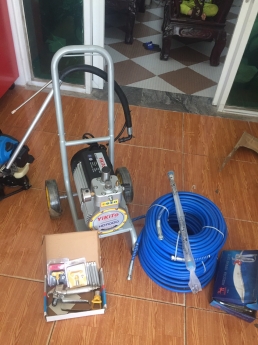 Nơi bán máy phun sơn nước, phun được sơn sắt thép, sơn kết cấu Yikito Nhật bản HD11000 siêu chất.