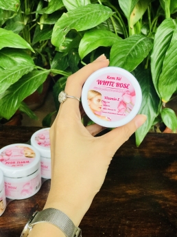 Kem Nẻ White Rose